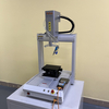 Máquina de dispensación de adhesivos de escritorio de alta eficiencia con boquilla de alta precisión utilizada en el sellado del arnés de alambre