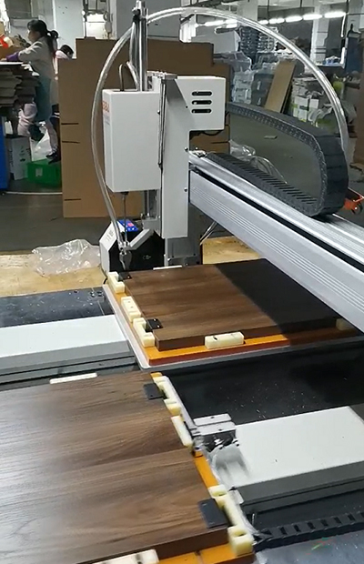 Corrección de tornillo para el tablero de madera
