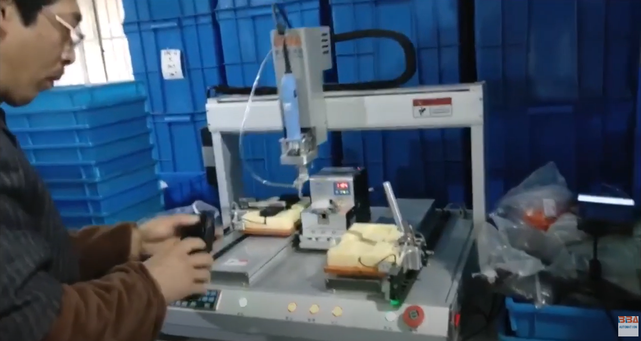 Robot de fijación de tornillos para producción en masa, dispensador de tornillos automáticos para iluminación al aire libre, proveedor de China