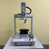 Máquina de dispensación de adhesivos de escritorio de alta eficiencia con boquilla de alta precisión utilizada en el sellado del arnés de alambre