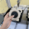 Atornilladora automática de sobremesa con alimentación de aire: sistema de fijación de alta velocidad para microtornillos M1.2–M2 en placas LED con base de aluminio (Downlights/Focos)