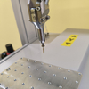 Máquina de fijación de tornillos de doble estación Robot destornillador automático de servo dual para arandela de pared Farola Placa de aluminio Bloqueo antideformación