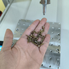 Máquina de fijación de tornillos de doble estación Robot destornillador automático de servo dual para arandela de pared Farola Placa de aluminio Bloqueo antideformación