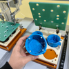 Atornilladora personalizada de doble servo totalmente automática con fijación síncrona de doble estación; Equipo de montaje para carcasas de plástico (evita roscas peladas y grietas)